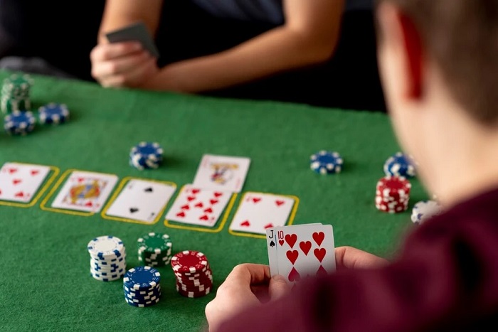 How Poker Players Can Improve Their Ability to Read Betting Patterns